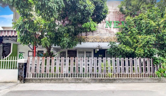 Stylish Double Suite Escape with Free WiFi in Padang