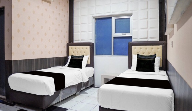 Stylish Indonesia Deluxe Twin w/Free WiFi in Padang