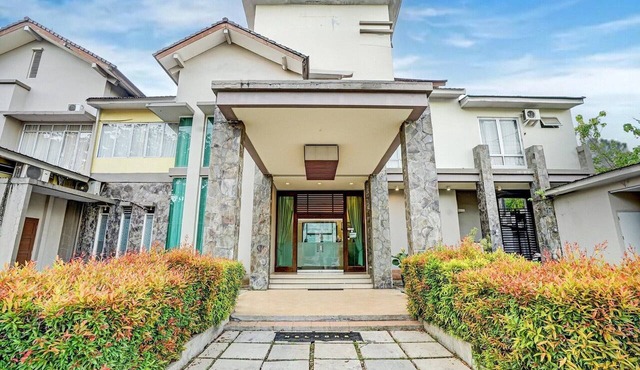 Stylish Twin Suite W/Free WiFi Parking and Pool in Padang
