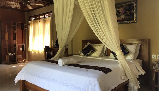 Suk's House - Live locally in family compound Ubud