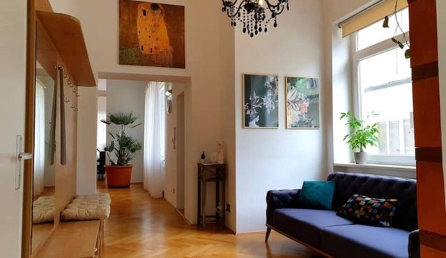 Sunny and spacious apartment near the city center in Wien