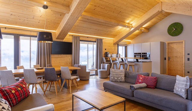 Superior Chalet with 5 bedrooms, sauna & pool in Haus im Ennstal