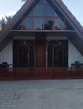 Surf Logde katiet short motorcycle only minute from our places Bintang wave,Lance wave,HTs wave,monkeyWave in Katiet