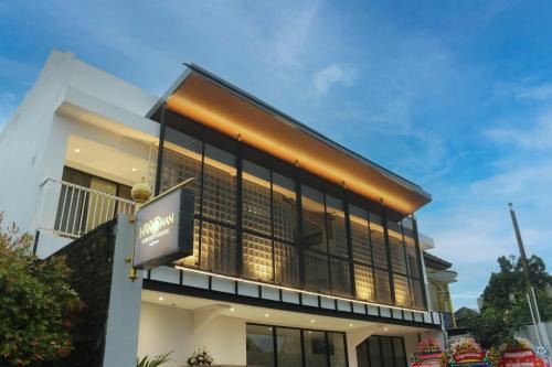 The Hanoman Serenity House Manahan by Sajiwa in Bonorejo