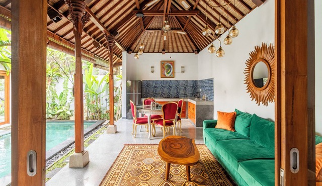 The Third Eye House ~ salt water pool ~ bath tubs ~ peaceful ~ outdoor living in Bali