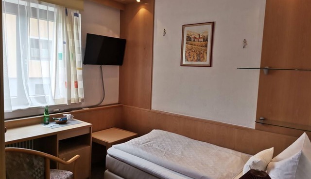 Traun 5, single room shower/WC - Gästehaus Donautal - Donausteig and bett+bike in Vichtenstein