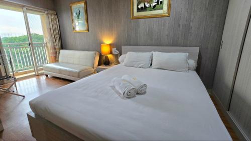 Trivium Terrace Apartment Lippo Cikarang EJIP -Min Stay 3 Nights- in Bekasi