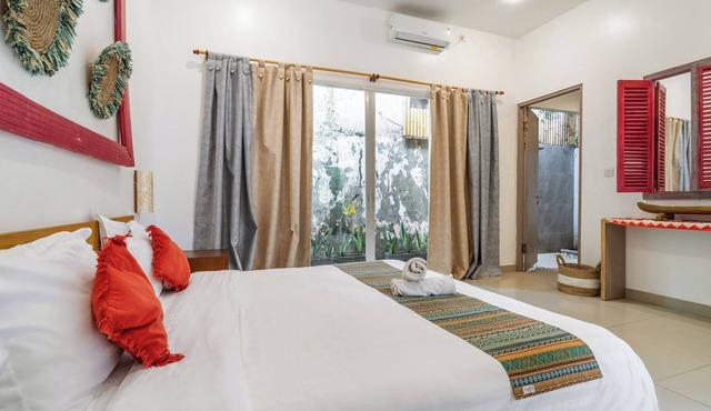 Up to 16 Pax, 2 Villas - Right by the beach