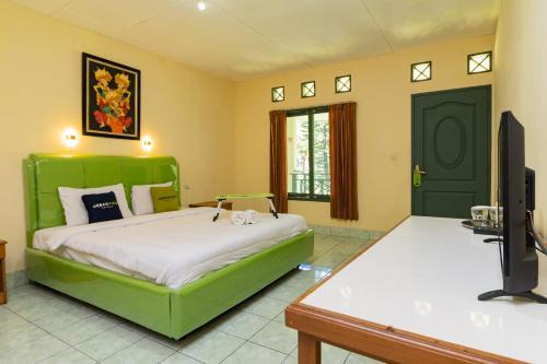 Urbanview Hotel Griya Astoeti 2 Cisarua Puncak in Cisarua
