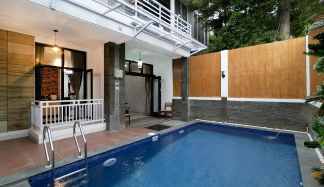 Vila Keluarga Syariah Mawar 82, Dago Resort 4BR dengan Privat Pool BBQ dan Rooftop in Bandung