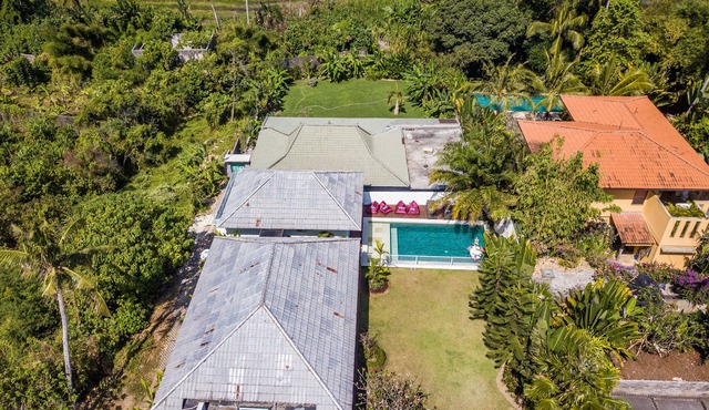 Villa 3 Bedroom with private swimming pool fenced & attached bathroom Tanah lot