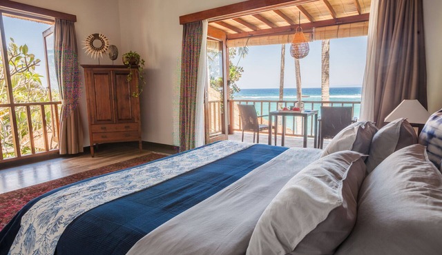 Villa Anjani - Stunning Beachfront Paradise near Candidasa