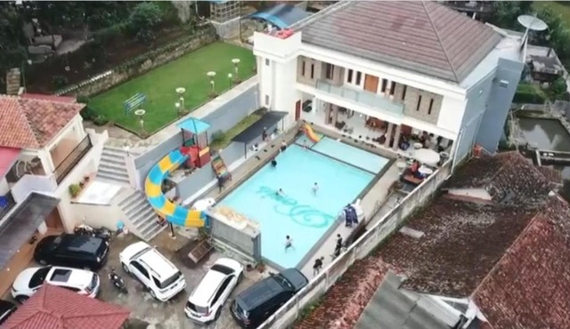 villa Deris 7 kamar in Rantjakalong