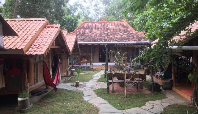 Villa Hembers Surf Camp in Pacitan