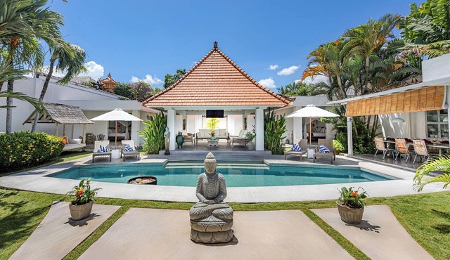 Villa Mutiara Putih by Optimum Bali, Central Seminyak, Walk to beach