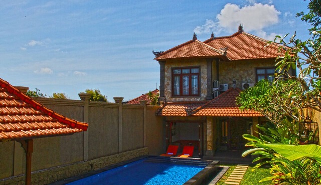 VILLA WITH SWIMMING POOL NEAR JIMBARAN BEACH