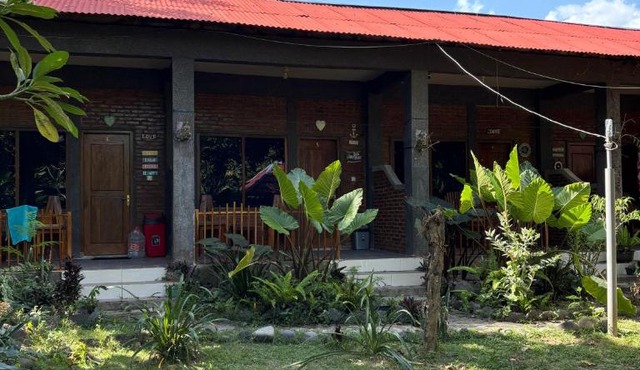 Vivian's Lakey peak homestay