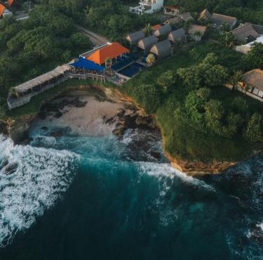 Water Blow Huts in Nusa Lembongan