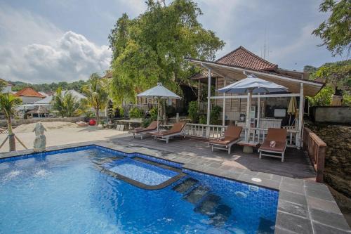 Wooden Beach Sunset Cottages in Nusa Lembongan