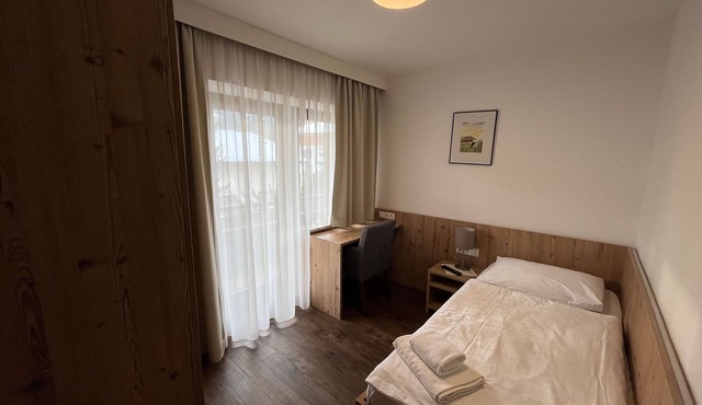 Zimmer 03/1bett mit Balkon - Pension Alpina in Obsteig