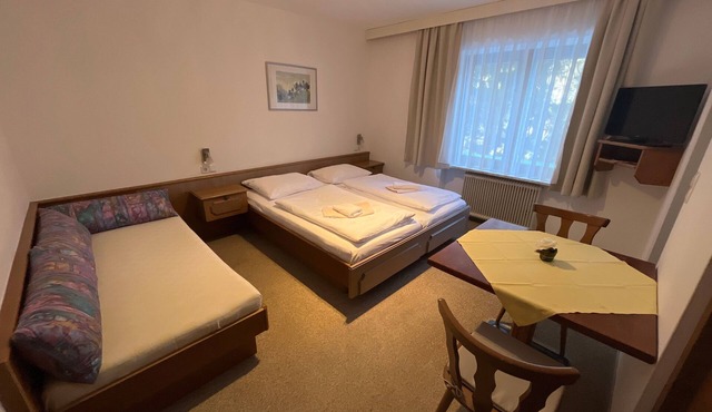 Zimmer 07/3bett Ohne Balkon - Pension Alpina in Obsteig