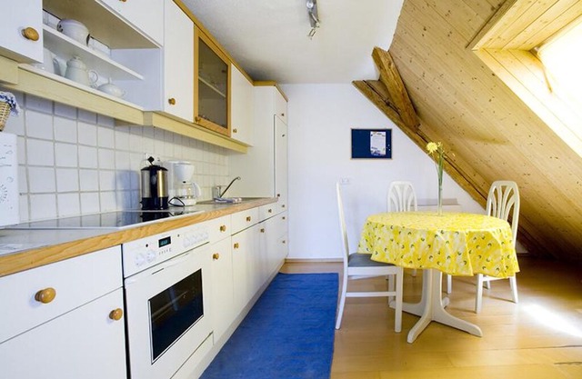 Bright Holiday Apartment “Ferienwohnung Bregenz 6 Top 4” in Central Location Close to Lake Constance with Wi-Fi, Terrace & Garden in Bregenz