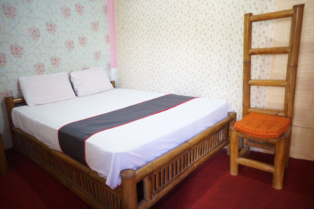 Kajarharjo Hotel | Collection O 93000 Karona Berg Homestay & Cafe
