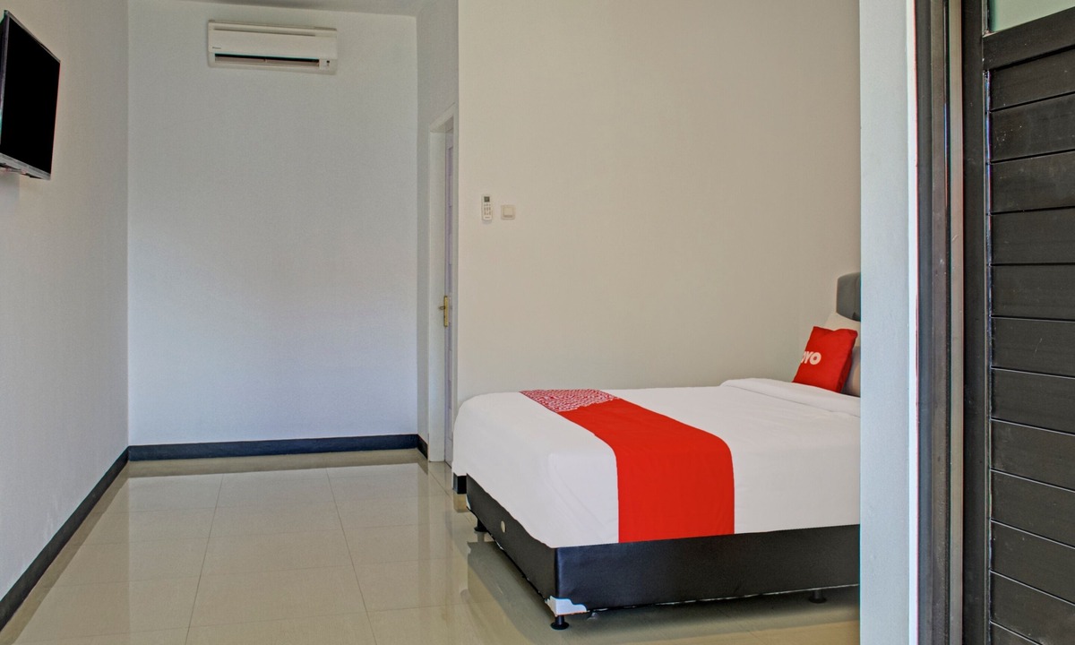 Cilacap Hotel | OYO 3841 Wisma 25