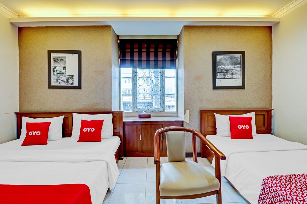 Malabar Hotel | OYO 90278 Hotel Sepuluh Buah Batu