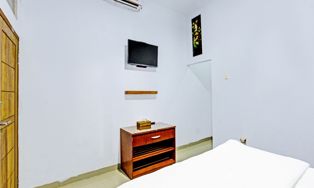 Labuhan Pandan Hotel | OYO 91965 Swan Homestay