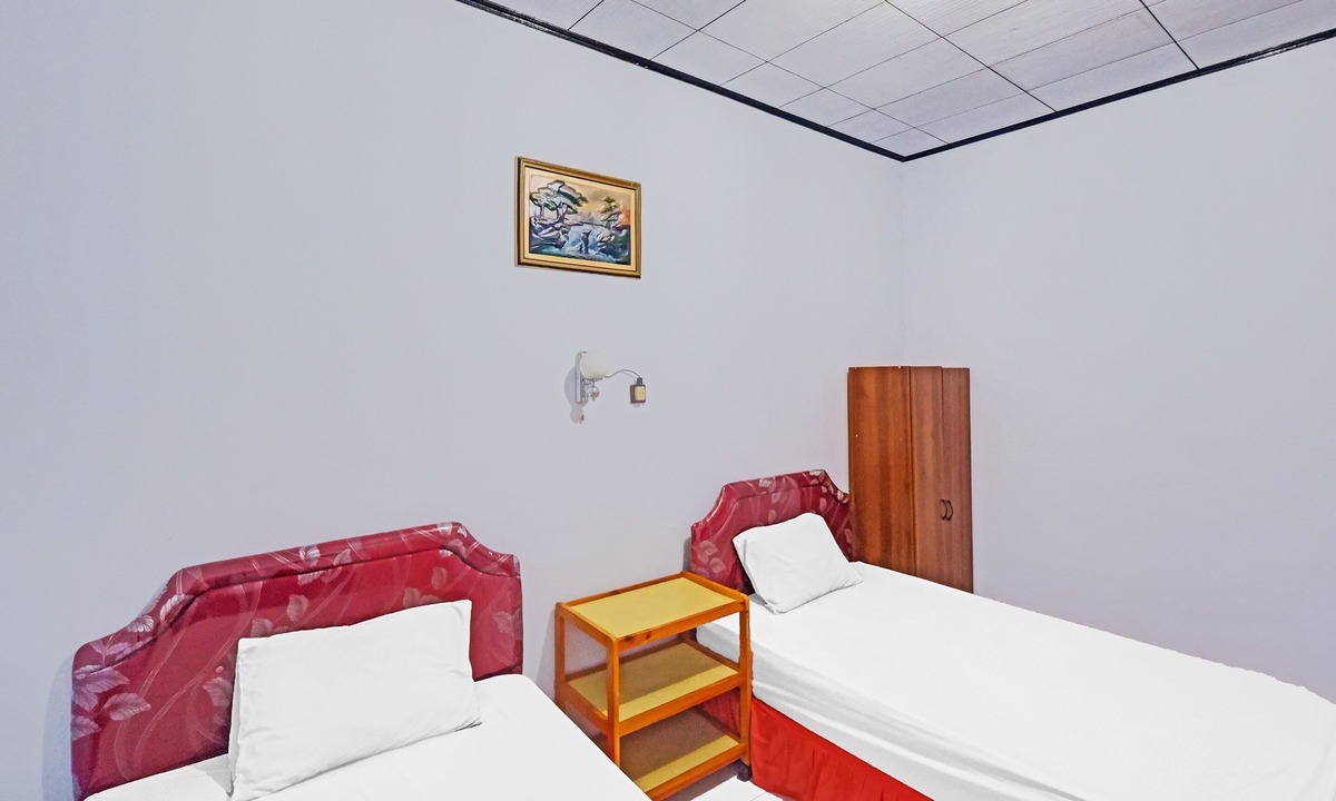 Waitabula Hotel | Hotel O Wisma Arwini Syariah Near Benteng Balangnipa