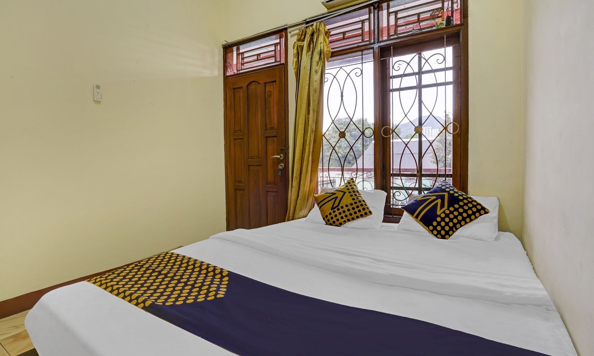 Cileunyi Hotel | OYO 3882 Pondok Pujasera