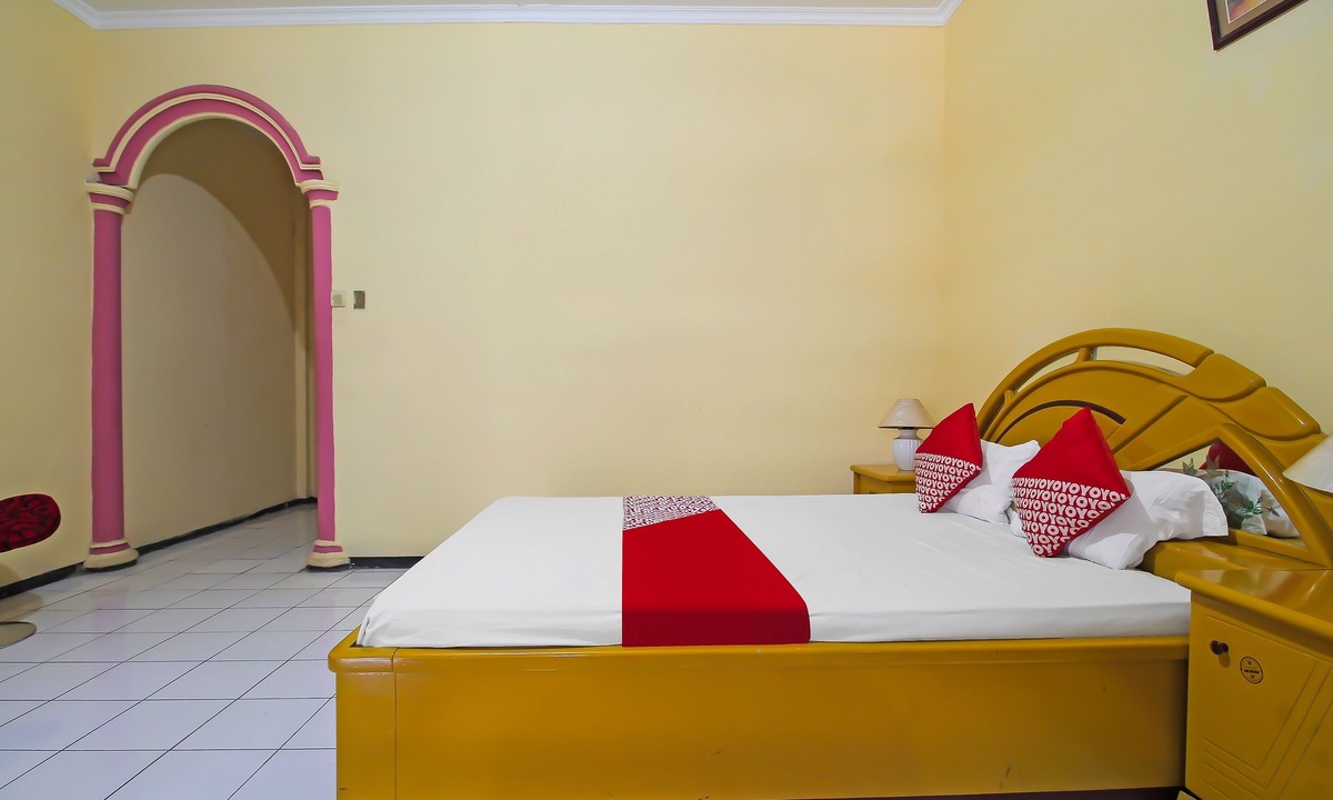 Nganjuk Hotel | OYO 1984 Hotel Istana Family Syariah