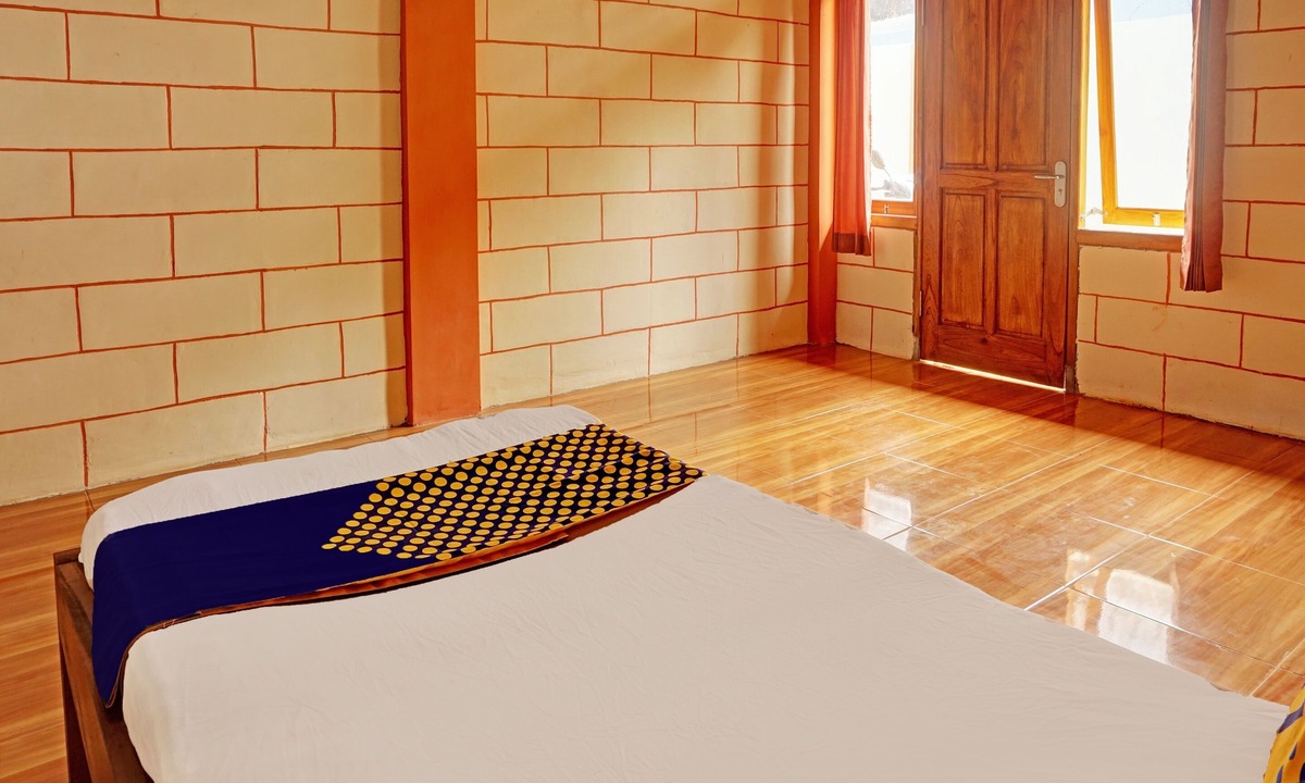 Kepanjen Hotel | OYO Life 92568 Penginapan Joglo Syariah