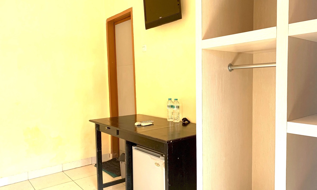 Pinrang Hotel | Hotel O Wisma Phinisi Syariah Near Mall of Pinrang Sejahtera