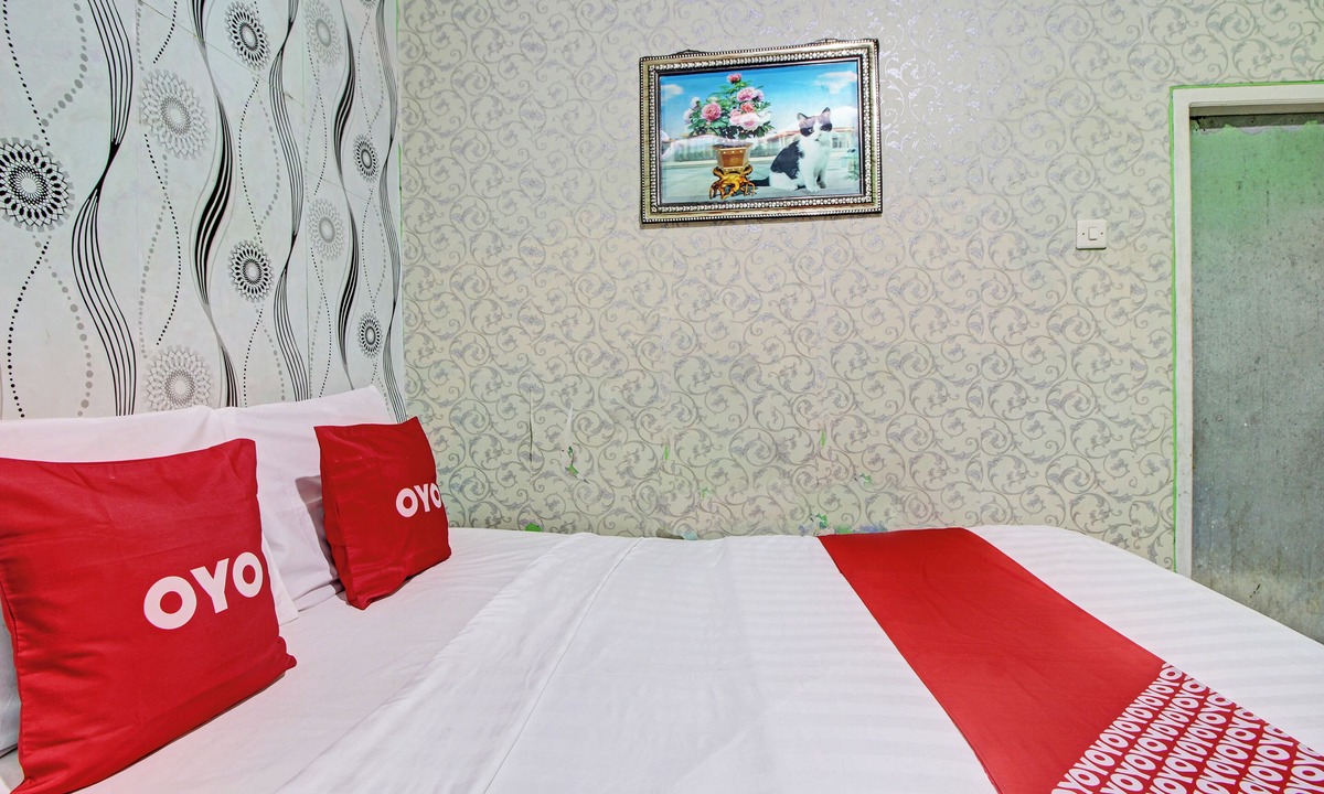 Karanganyar Hotel | OYO 92759 Penginapan Piji Kembar