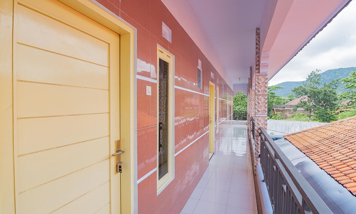 Jalancagak House | RedDoorz Syariah @ Tambak Mekar Street Subang