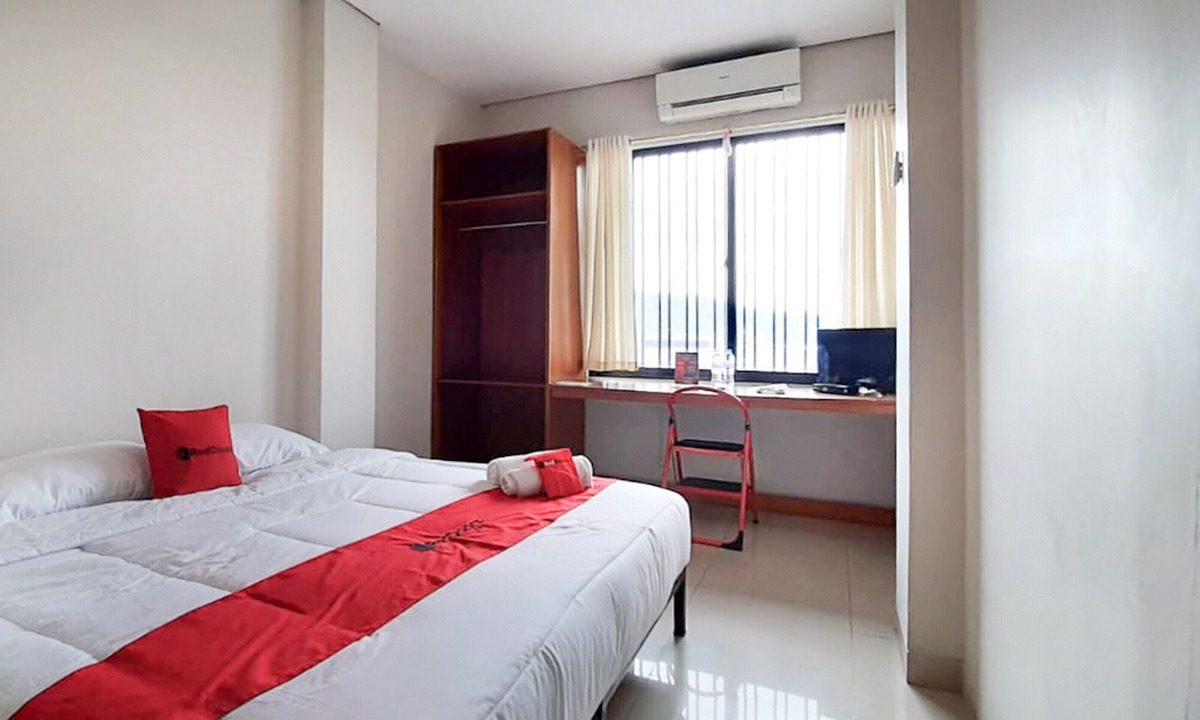 Bitung Hotel | RedDoorz Plus @ Bitung City Center