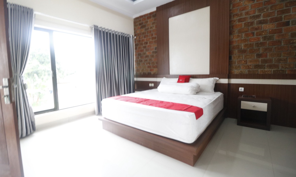 Medan Hotel | RedDoorz Plus near Kualanamu Airport
