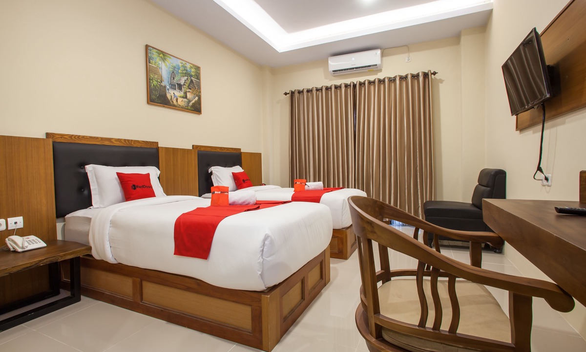 Malang Hotel | RedDoorz Premium @ Jalan Cengkeh