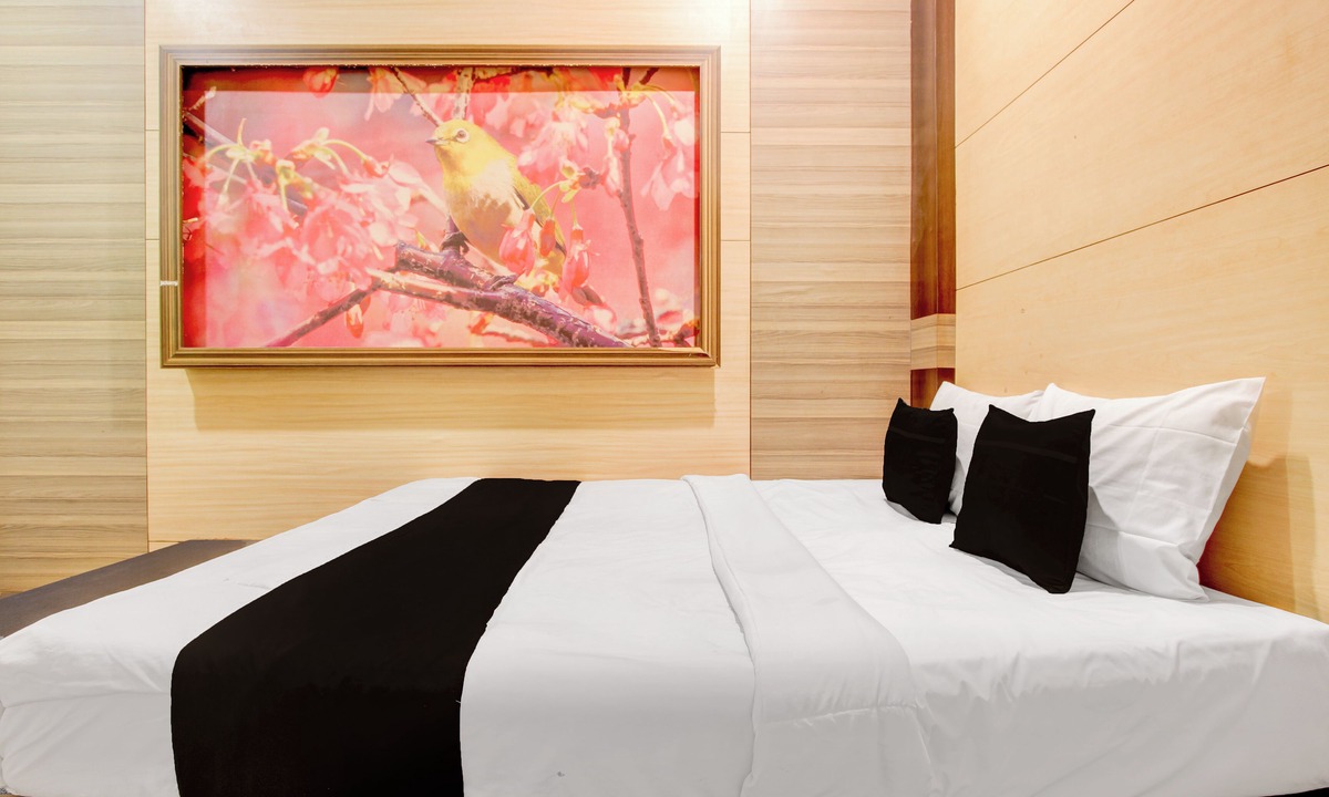 Depok Hotel | Hotel O near Maguwoharjo Stadium formerly Graha Ngaso