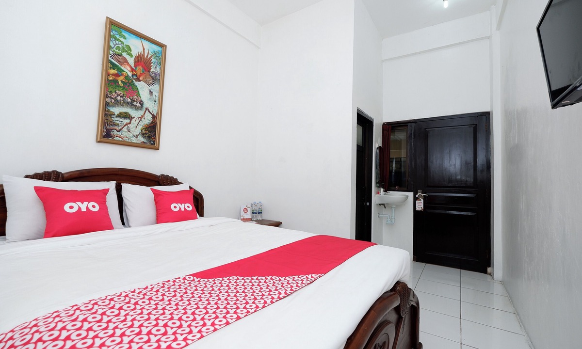Surakarta Hotel | OYO 1706 Hotel H&w Solo