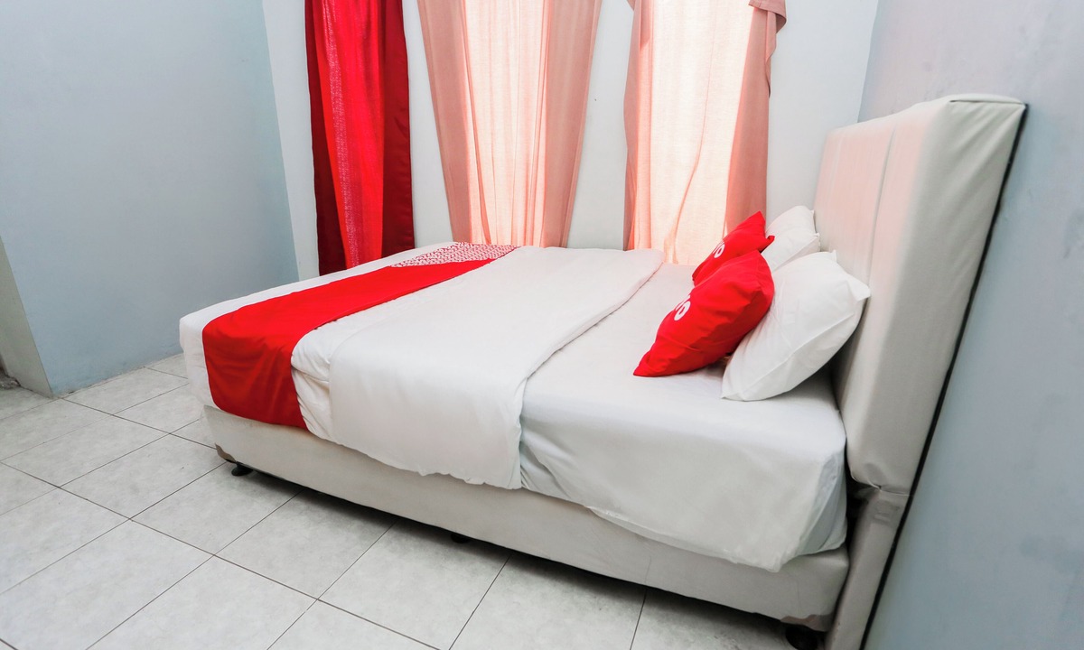 Kalimalang Hotel | OYO 94251 Sman House