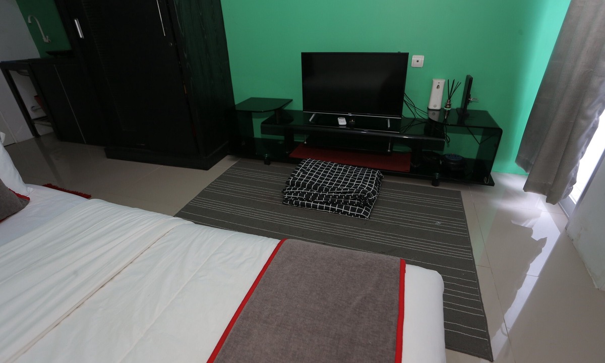 South Tangerang Hotel | Collection O 93750 Luxury Rooms @ Urbantown Serpong