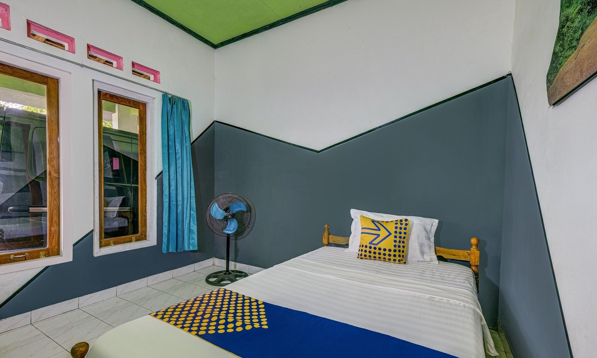 Rembang Hotel | OYO Life 3119 Hotel Kurnia