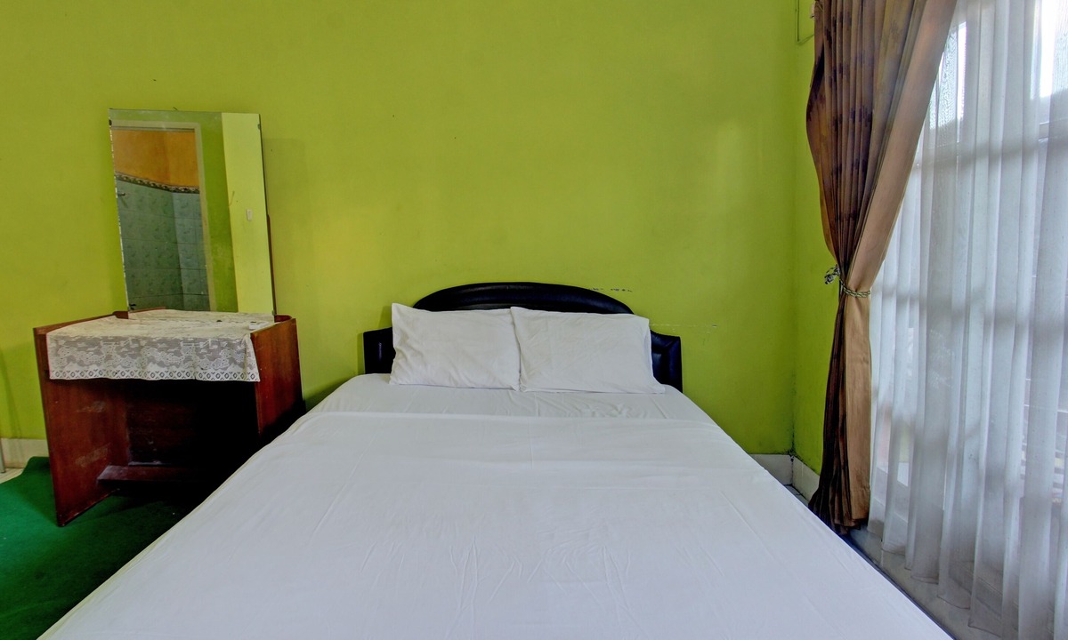 Praya Hotel | Hotel O Dienda Hayu Near Alun Alun Tastura
