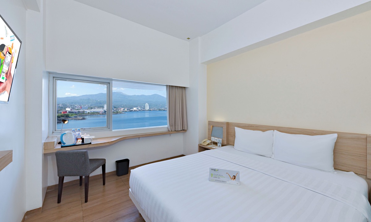 Manado City Centre Hotel | Whiz Prime Hotel Megamas Manado