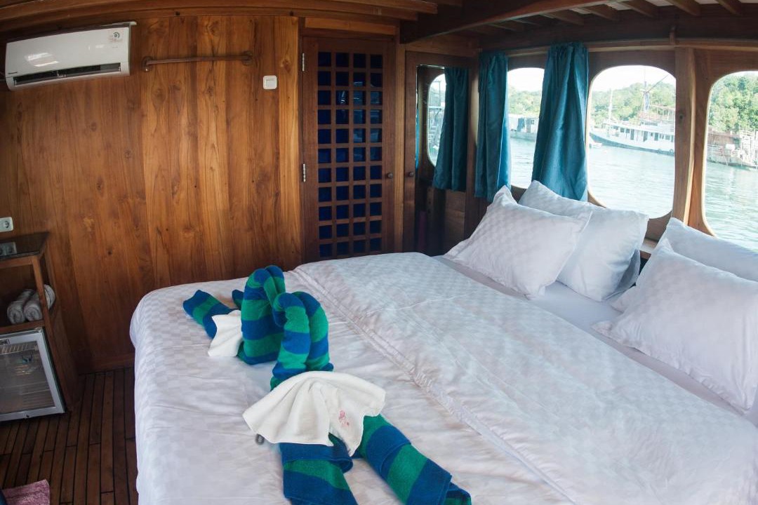Sumbawa Barat Boat Rental | Kertasari Boat House & Kitchen