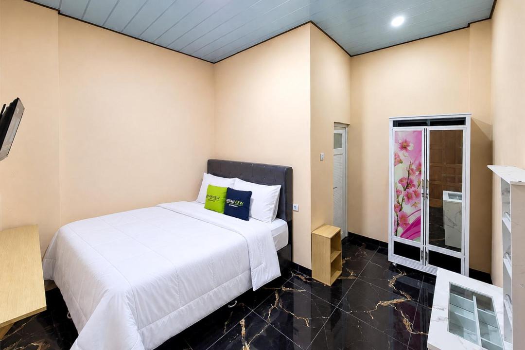 Purwodadi House | Urbanview Adelia Residence Purwodadi City