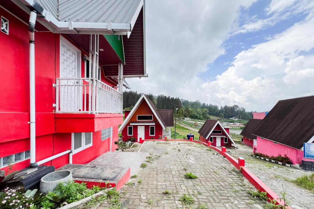 Berastagi Villa | The Lavana Red Villa JELINE 1 Puncak LG